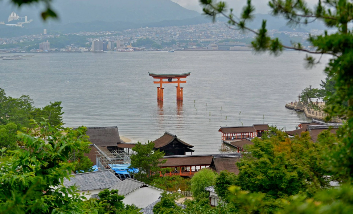 Vue sur le Itsukushima-jinja depuis les hauteurs du Daisho-in - Miyajima