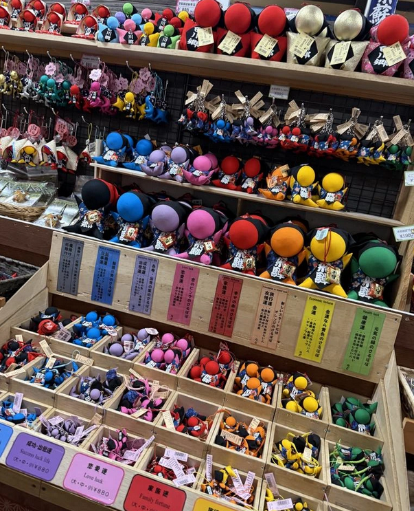 Sarubobo à la boutique de l'observatoire Shiroyama