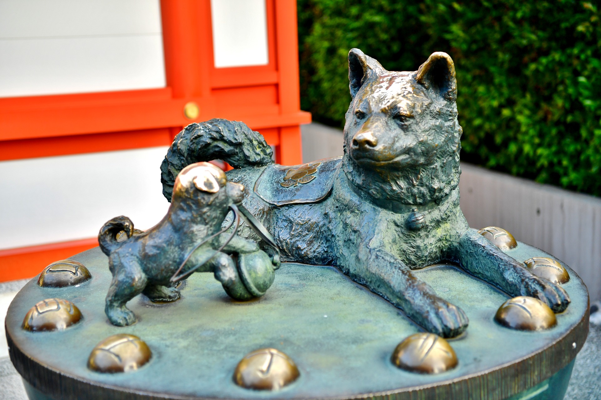 Statue chien avec son chiot, Suiten-gu