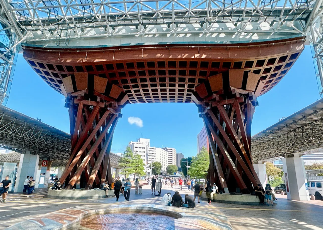 Porte Tsuzumimon, Kanazawa Station